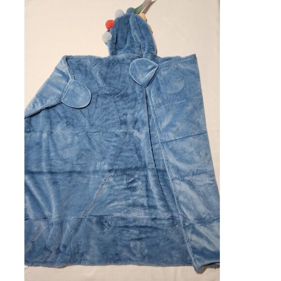 pillowfort  pom hooded blanket. - Picture 9 of 10